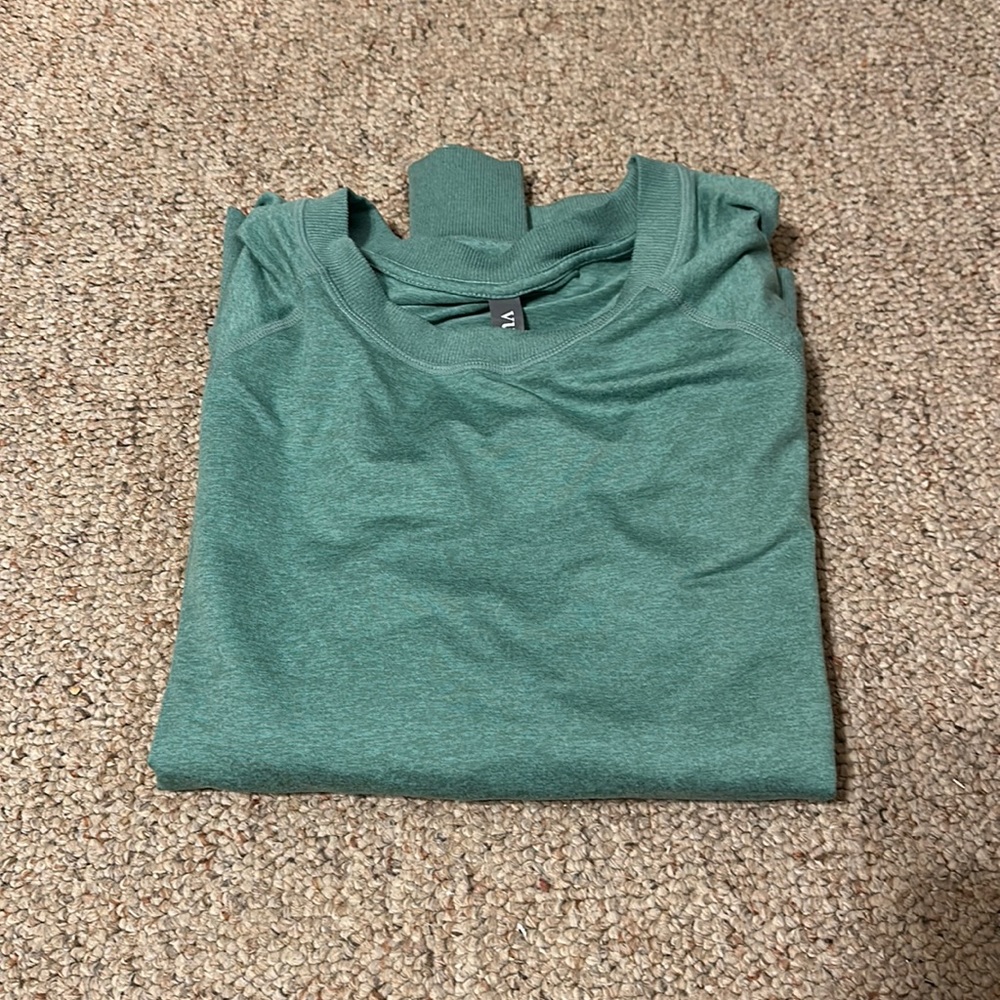 XL Vuori green sweatshirt top